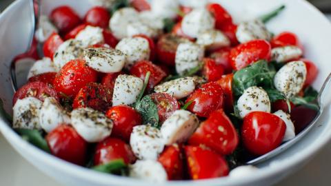 Ensalada griega; ensalada; ensalada tomates 